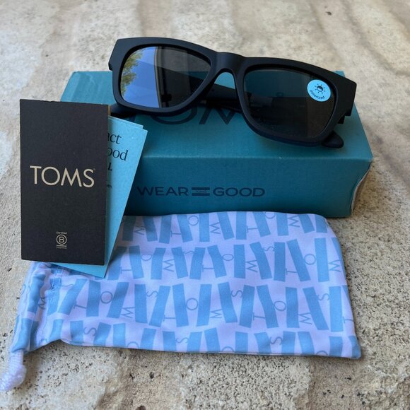 TOMS Traveler Unisex Devon Rectangular Sunglasses matte black NEW NWT wayfarer - Picture 1 of 12
